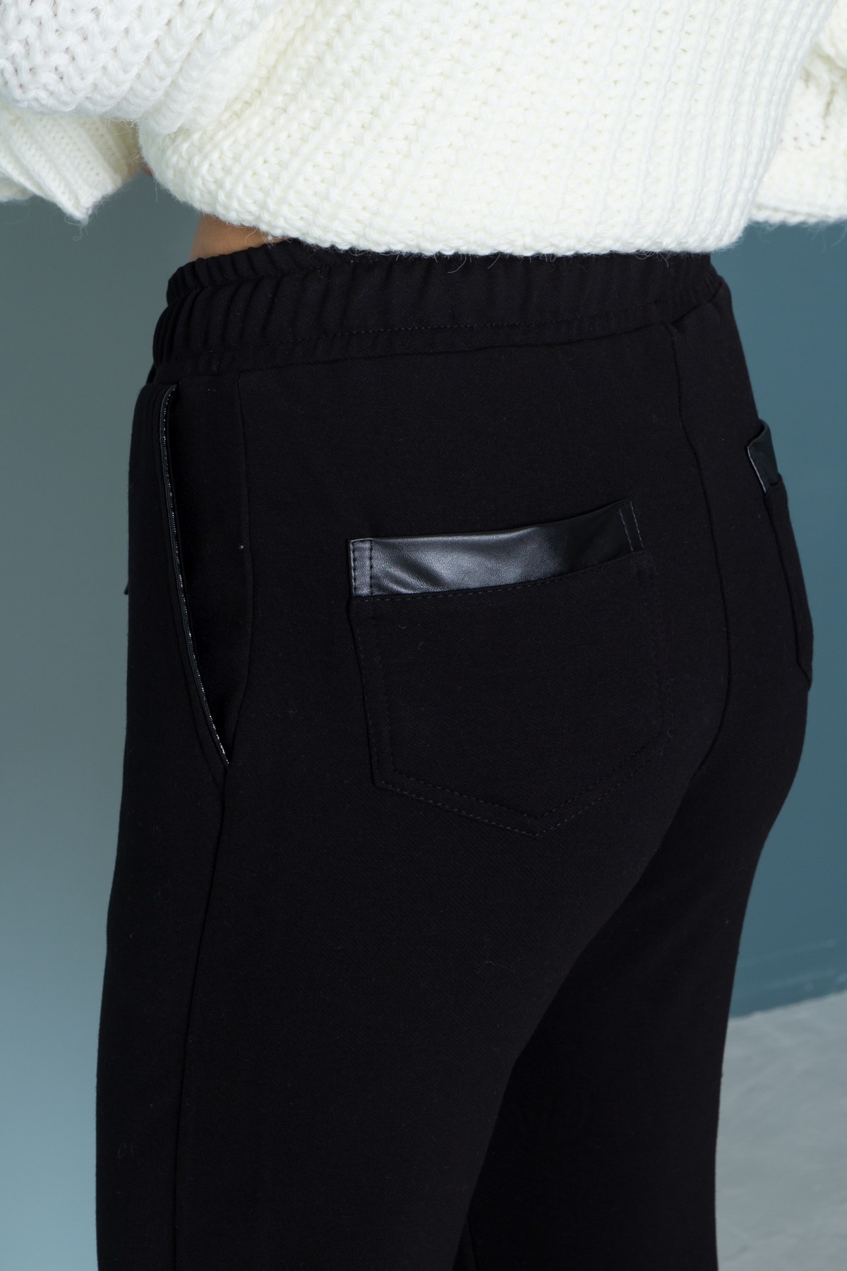 Теплые брюки черного цвета на флисе "DC-539" в магазине Arizzo